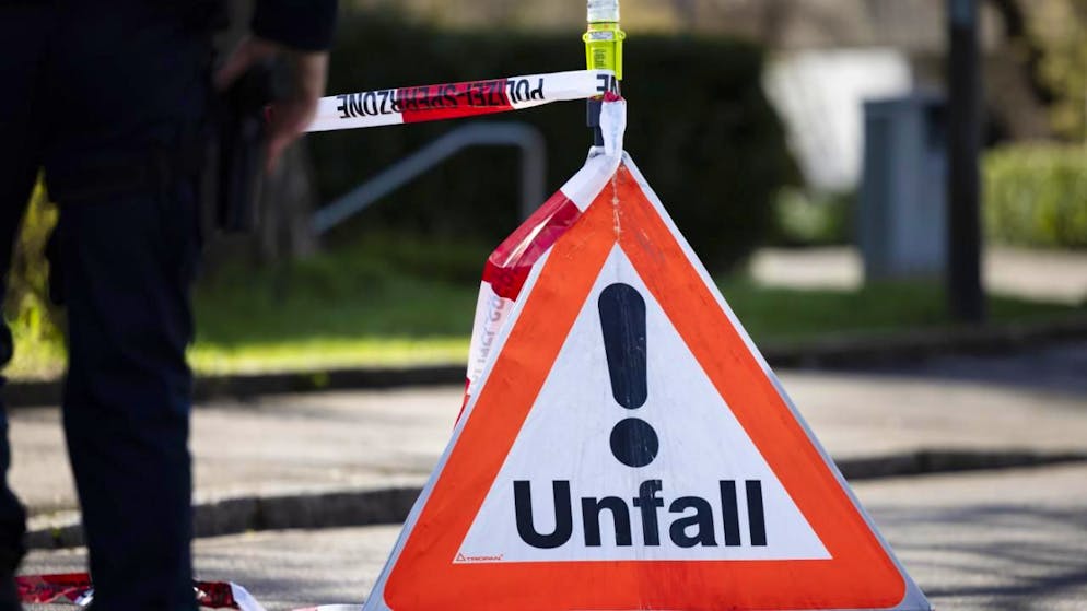 Der 25-jährige Autolenker verstarb noch am Unfallort. (Symbolbild)