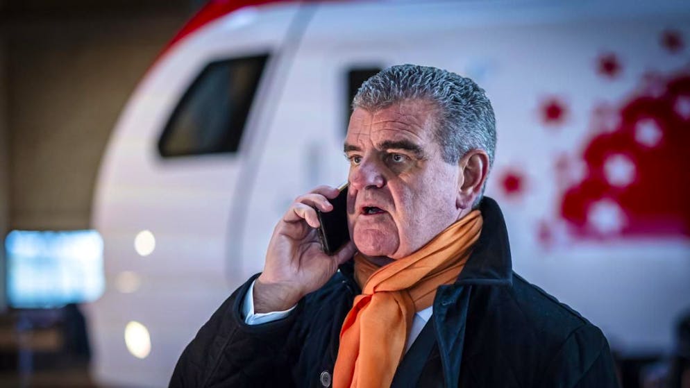 Peter Spuhler, patron de Stadler Rail, envisage de déposer un recours contre la décision des CFF d'attribuer la construction de ses nouveaux trains à deux étages à Siemens.