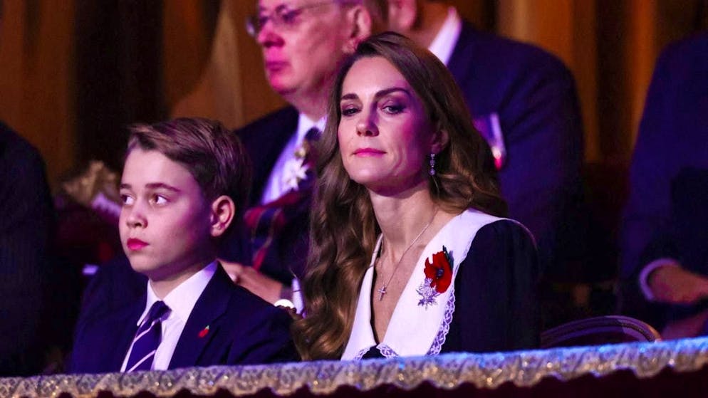 Prince George, accompanied by his family, took part in a traditional memorial service for the kingdom's fallen soldiers for the first time on Saturday.