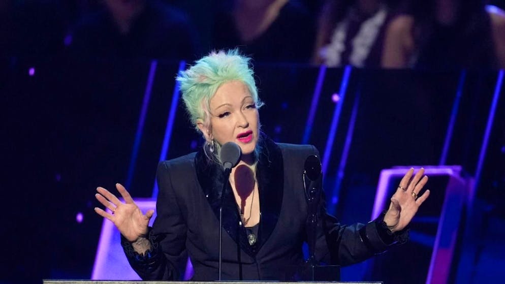 Cyndi Lauper durante la cerimonia al Peacock Theater di Los Angeles.