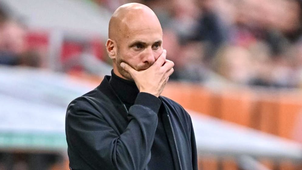 After 12 games it's over. Wolfsburg release coach Paul Simonis