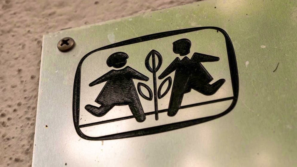 ARCHIVE - The logo of "SOS Children's Villages" on a sign. Photo: Peter Kneffel/dpa