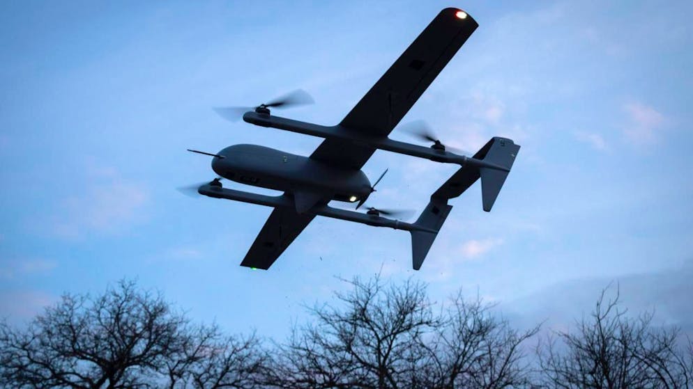 ARCHIV - Eine Poseidon H10 Mittelstrecken-Drohne der ukrainischen 22. mechanisierten Brigade fliegt an der Frontlinie in der Nähe von Bachmut in der Region Donezk. Foto: Efrem Lukatsky/AP/dpa
