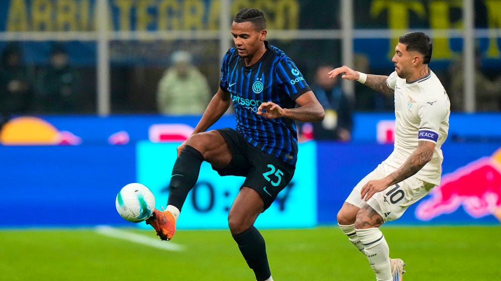 Serie A. Sommer and Akanji beat Lazio to go top of the table