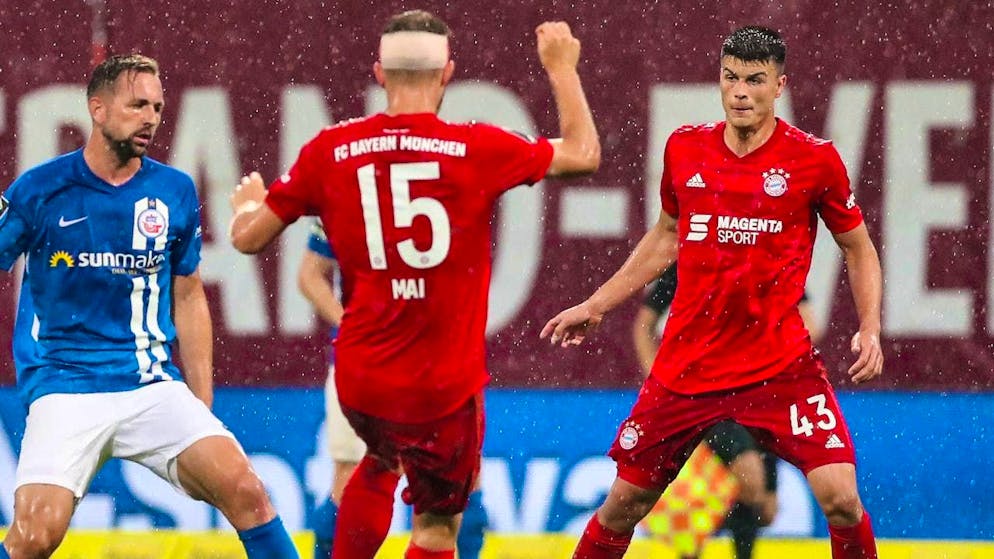 Lukas Mai (number 15) and Flavius Daniliuc once formed the central defense of FC Bayern's U17s.
