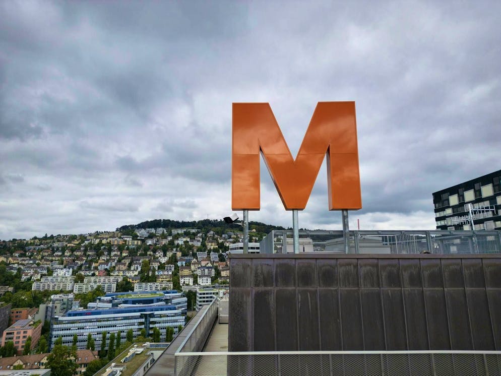 Migros is continuing to expand its network of snack vending machines - but more and more veggie products are disappearing.