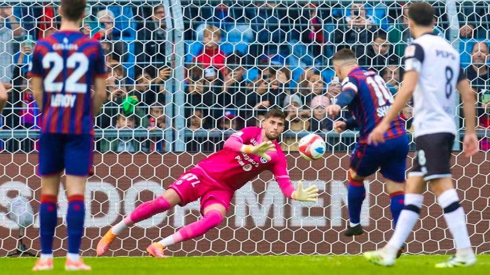 Xherdan Shaqiri fails to score with his penalty against Lugano goalkeeper Amir Saipi