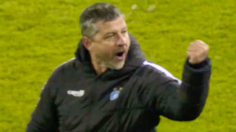 Becher und Würste fliegen. GC-Trainer Scheiblehner legt sich mit Winterthur-Fans an