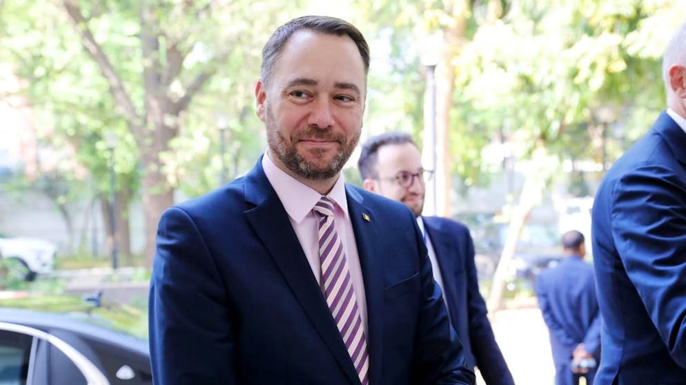 L'aereo che trasportava il ministro degli esteri belga Maxime Prevot ha avuto qualche disguido tecnico.