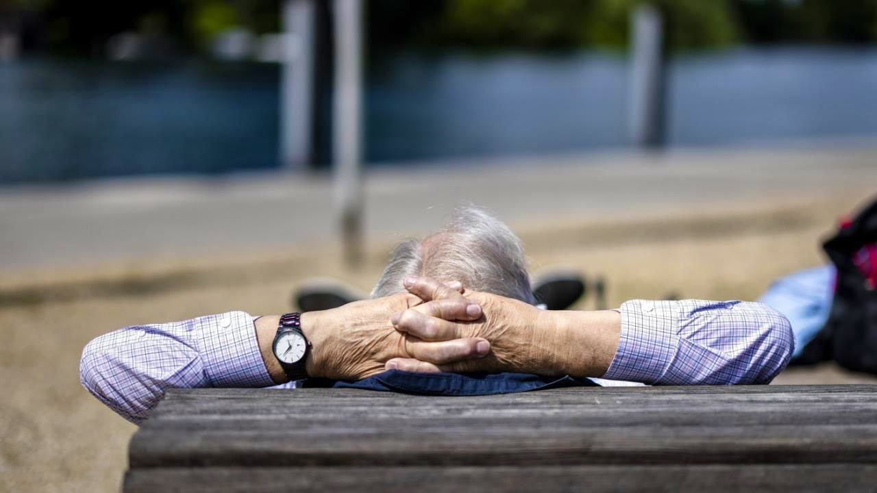 Medicine. Multilingualism can delay cognitive ageing