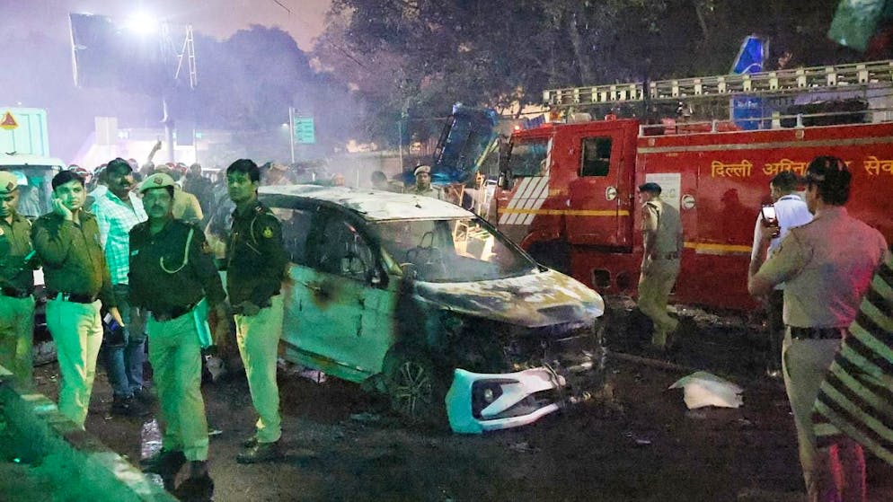India. Auto esplode vicino al Forte di Delhi, otto morti