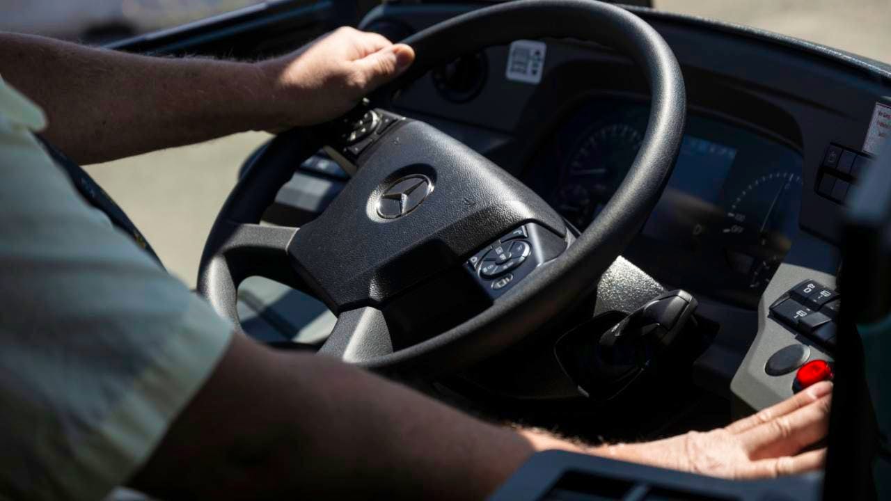 Öffentlicher Verkehr. Postauto verkauft in Graubünden keine Billette mehr in den Bussen