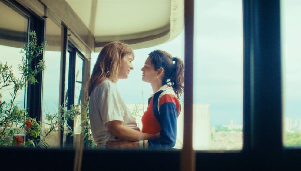 Preuves d'amour. Ella Rumpf et Monia Chokri incarnent un couple de lesbiennes qui attend un enfant.