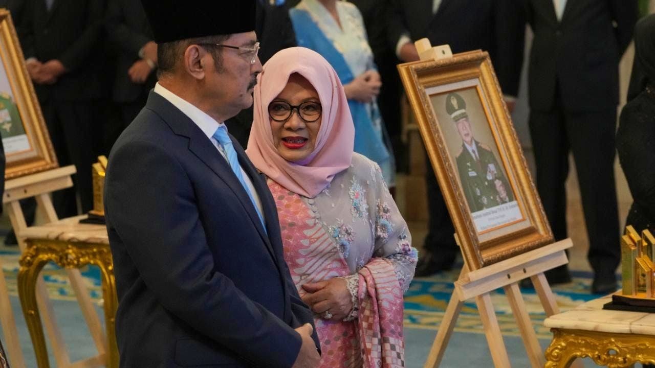 Indonesia. Dictator Suharto becomes a national hero - human rights activists outraged