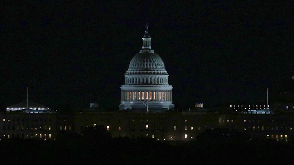 USA under Donald Trump. Senate votes to end the record shutdown