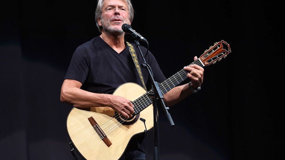 Record thanks to streaming hit. Reinhard Mey thanks rapper Haftbefehl for his chart success