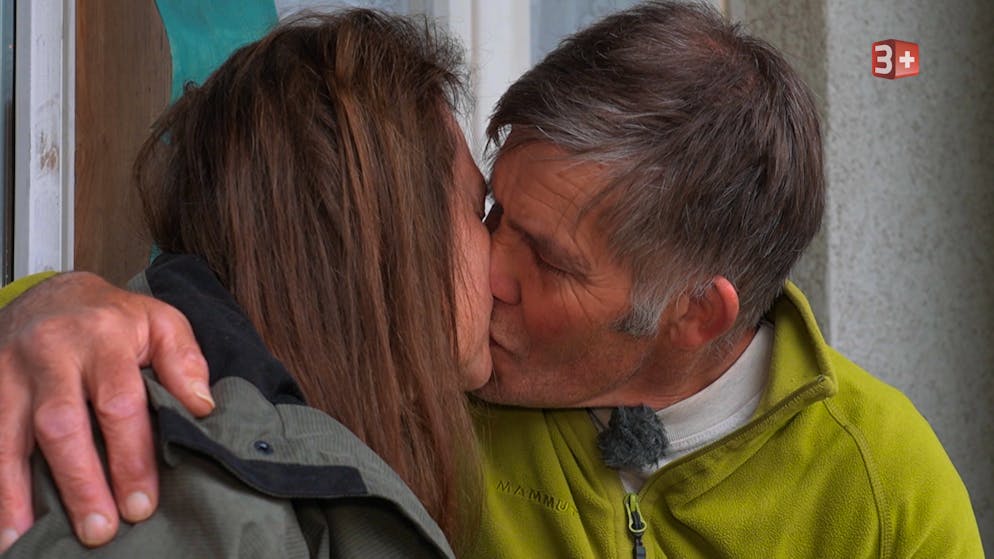 «Bauer, ledig, sucht»: Tränenreicher Abschied bei Bauer Peter und seiner Brigitte. Zum Abschied gibt es einen intensiven Kuss. 