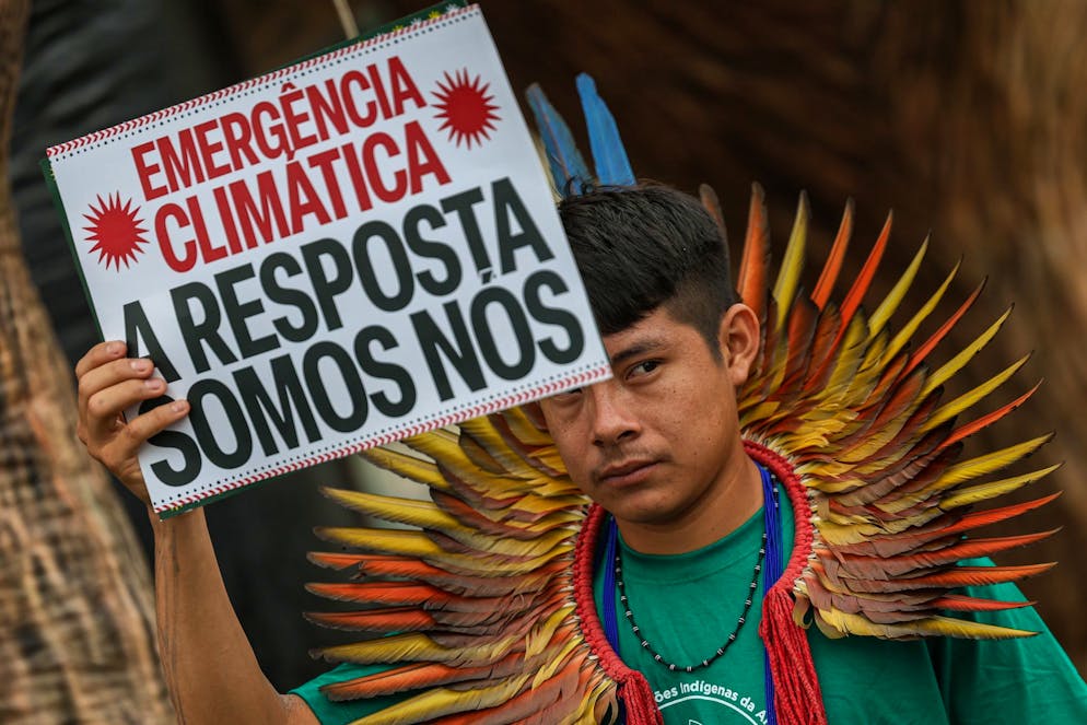 Krisentreffen am Amazonas – Was bringt die Klimakonferenz? - Gallery. Ein Aktivist ist vor dem Gelände der Weltklimakonferenz in Brasilien zu sehen. 