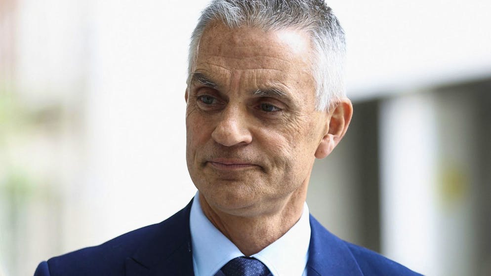 Serious crisis in the UK. The BBC is on the ground - and Trump keeps on hitting it