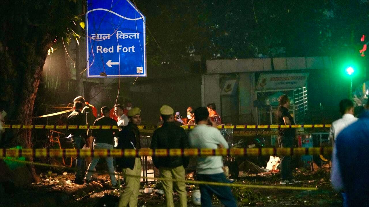 India. Reports: Ten dead in car explosion in New Delhi