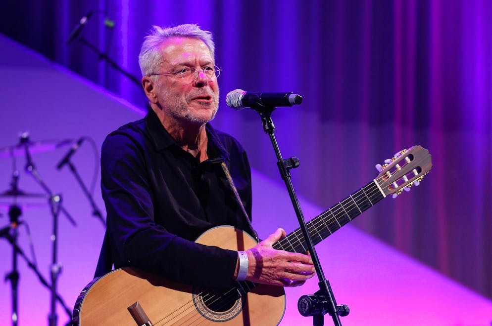 Reinhard Mey dankt Rapper Haftbefehl für Charterfolg - Gallery. Das Lied «In meinem Garten» von Reinhard Mey landete nach der Haftbefehl-Doku in den Charts.