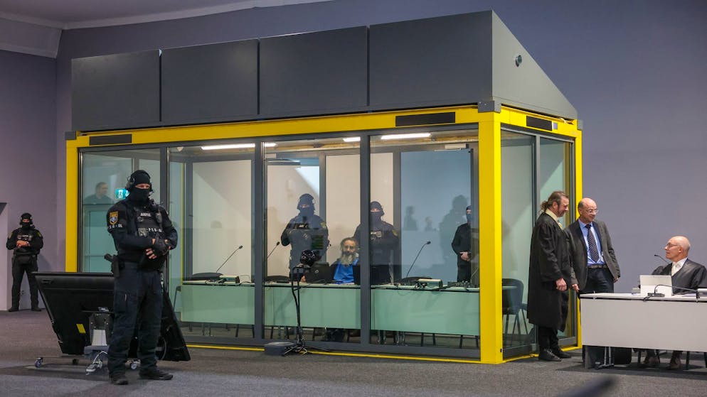 Kugelsicherer Glaskasten für Magdeburg Prozess.