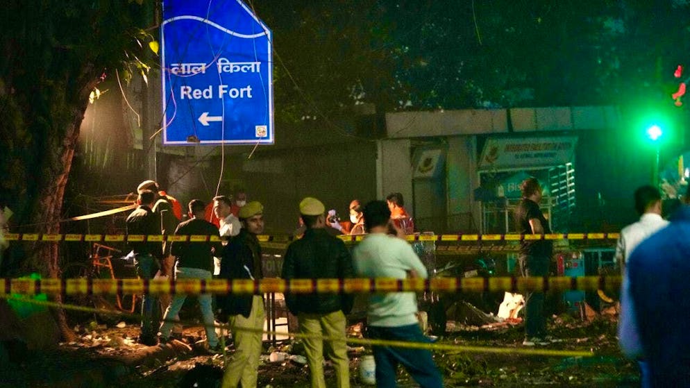 Security officials inspect the site after a car blast near the historic Red Fort in New Delhi. Photo: Manish Swarup/AP/dpa