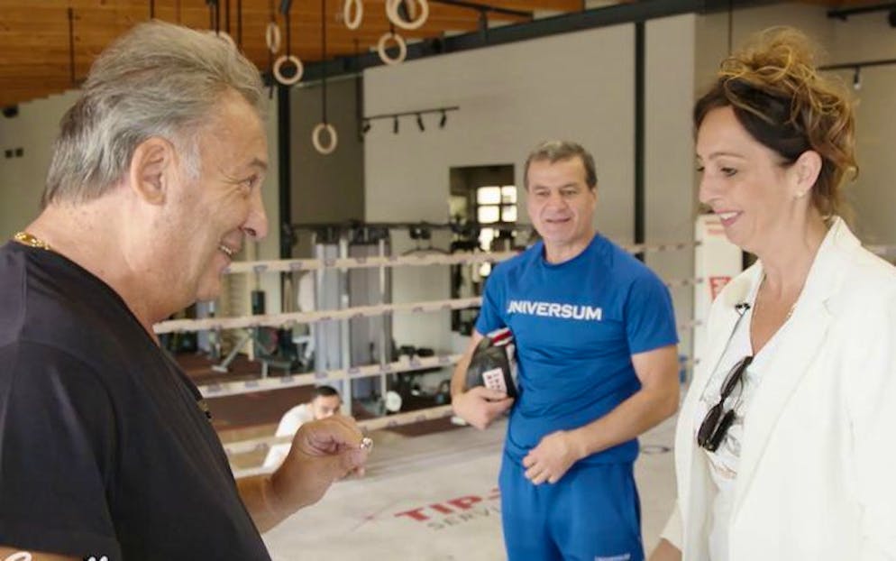 «Goodbye Deutschland»: Heiratsschwindler will Auswandererin heiraten. Überraschungs-Antrag im Boxring: Mike will Heidi heiraten.