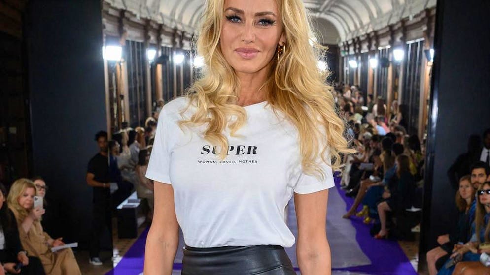 Sur un petit nuage. Adriana Karembeu pleure de bonheur