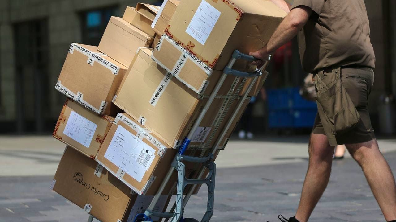 Latest news. 18-year-old orders goods for hundreds of thousands of euros at school