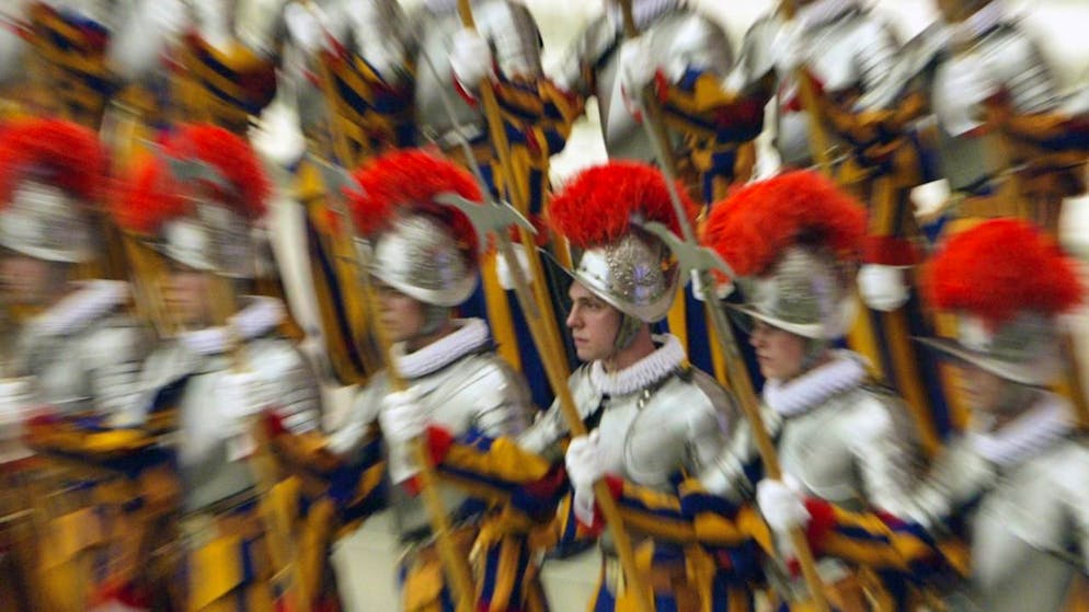 Le Vatican a annoncé lundi qu'une enquête avait été ouverte contre un membre de la Garde suisse. Ce dernier est suspecté d'avoir commis un acte antisémite (archives).