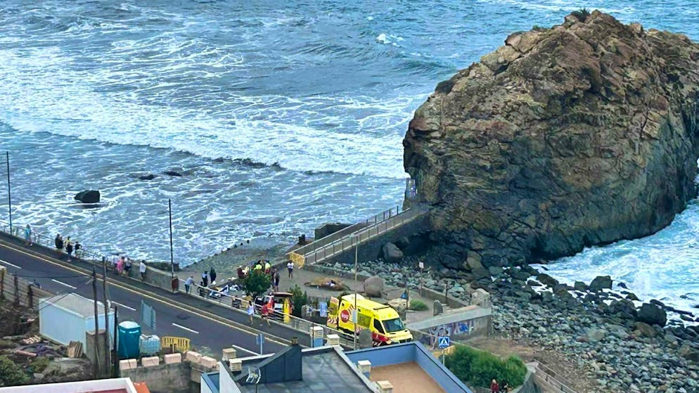 Giant waves on Tenerife - Three dead and many injured - Gallery. Many tourists were affected.