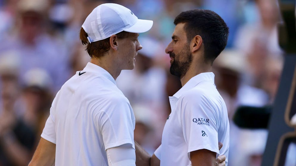 Novak Djokovic (rechts) hat eine klare Meinung zum Dopingfall von Jannik Sinner.