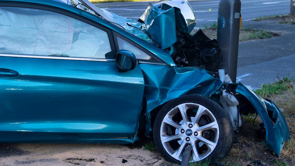 LED-Scheinwerfer, in Frontscheiben integrierte Fahrassistenzsysteme: Reparaturen an neueren Fahrzeuge sind wesentlich teurer. 