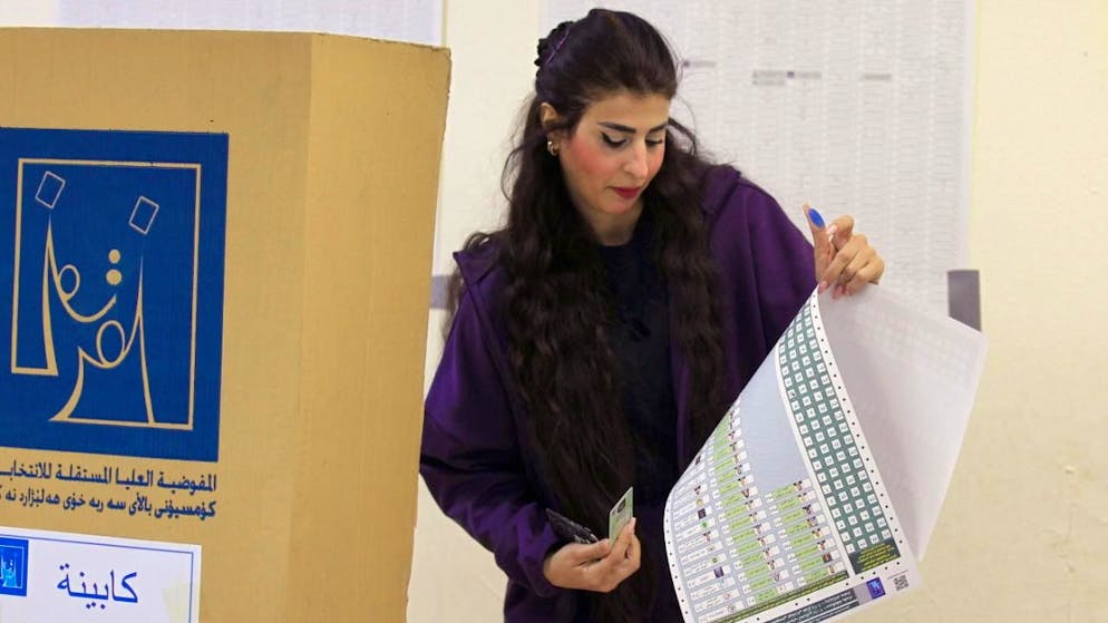 Plus de 21,4 millions d'électeurs sont appelés à départager plus de 7700 candidats, dont près d'un tiers de femmes, pour occuper 329 sièges de députés.