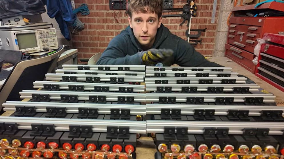 Selbstgebauter Batteriespeicher. Youtuber versorgt Haus mit Strom aus 500 Einweg-E-Zigaretten