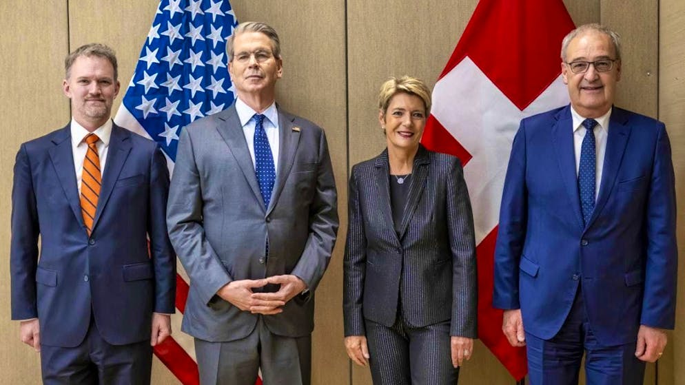 Economics Minister Guy Parmelin (far right) is due to meet US Trade Representative Jamieson Greer (far left) for customs negotiations on Thursday. (archive picture)
