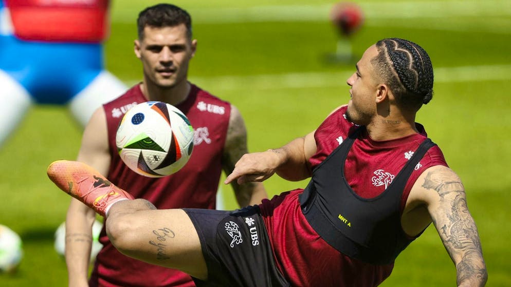 Xhaka and Okafor (front) in national team training during the 2024 European Championship in Stuttgart.