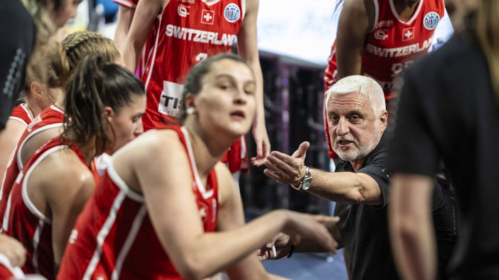 François Gomez et ses joueuses rentrent d'Angleterre avec une défaite (archives).