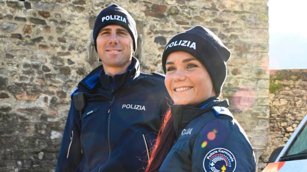 Lateinische Kantone übernehmen neue einheitliche Polizeiuniform - Gallery. Im Tessin wird ab dem neuen Jahr eine korpsübergreifende Polizeiuniform eingeführt. Zahlreiche andere Kantone haben diese bereits etabliert.