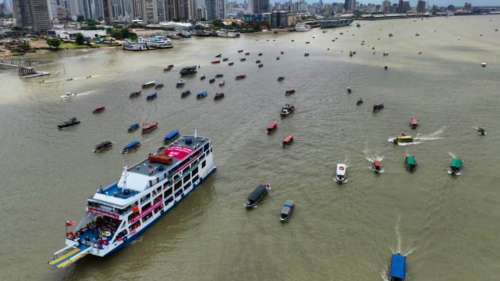 La flottiglia dei popoli indigeni e dei movimenti sociali a Belém, in occasione della  COP30 sul clima.