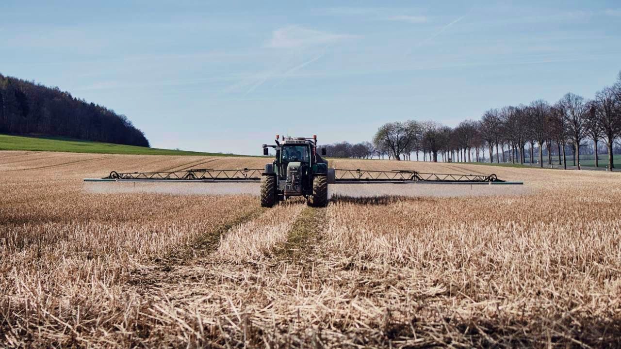 Chemie. Bayer muss Milliarde für Glyphosat-Klagen zurücklegen
