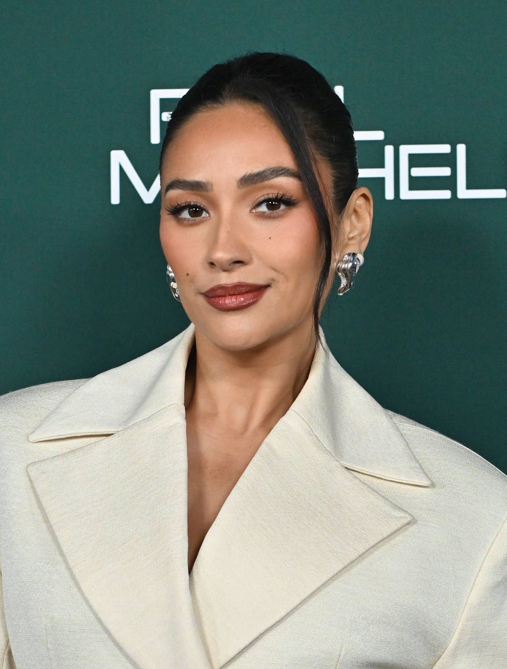 Die Schauspielerin Shay Mitchell. Sie wurde vor allem durch die Serie «Pretty Little Liars» bekannt.