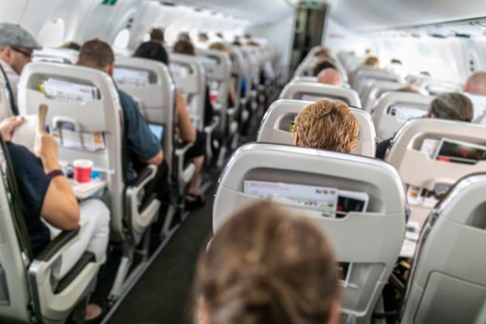 Die geheimen Codes der Flight Attendants. Es gibt auch geheime Codes von Flugzeug-Mitgliedern, die sich anscheinend auf das Aussehen von Passagieren beziehen. Dann werden mit Sätzen wie: «I might do 7 days in Denmark» das Interesse an Fluggästen bekundet. Denn das heisst so viel wie: «der Passagier auf Sitzplatz 7D gefällt». Ebenfalls ein Code: «I might do 5 days in America». Dann sitzt der Passagier der Begierde wohl auf Platz 5A.