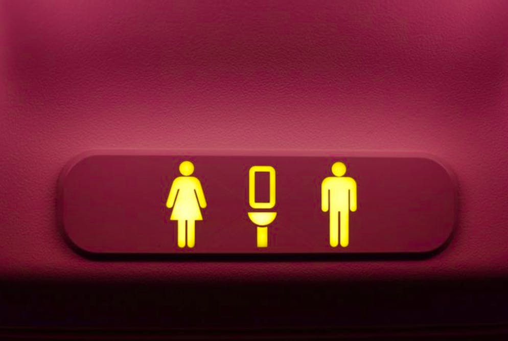 Die geheimen Codes der Flight Attendants. Unter der Bezeichnung «Delta defekt» auf einem Flug können sich die meisten Passagierinnen und Passagiere nichts vorstellen. Der Begriff ist ein Codewort für die Feststellung: Toilette D ist kaputt und ist vorübergehend geschlossen.