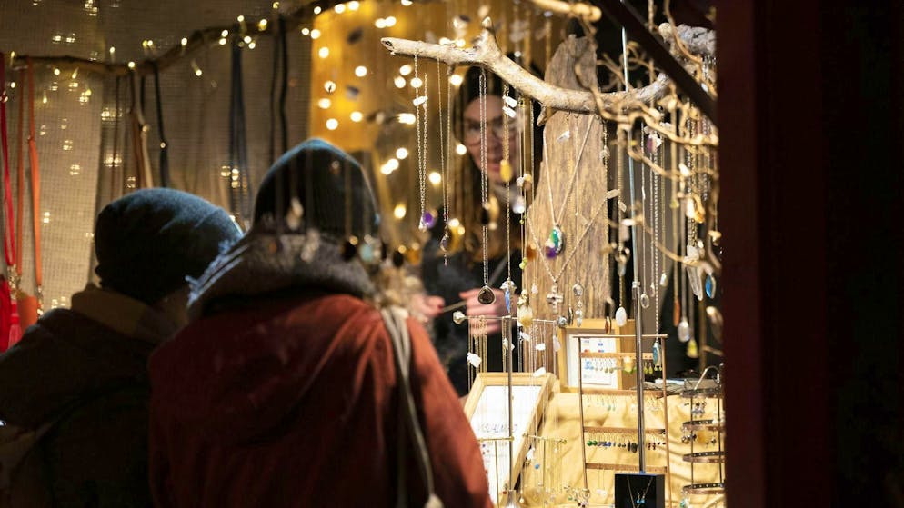 Alla stazione centrale. Il mercatino di Natale a Zurigo vieta i contanti e minaccia multe molto salate