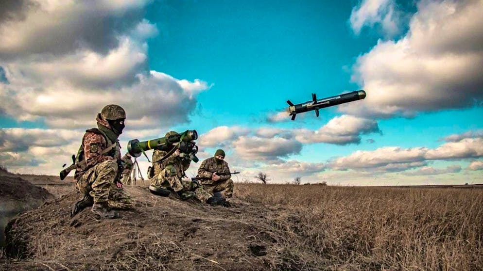 ARCHIVE - In this photo released by the Ukrainian Defense Ministry Press Service, Ukrainian soldiers use a launcher with a US Javelin missile during a military exercise in the Donetsk region. Photo: Uncredited/Ukrainian Defense Ministry Press Service/AP/dpa - ATTENTION: For editorial use only in connection with current reporting and only with full citation of the above credit