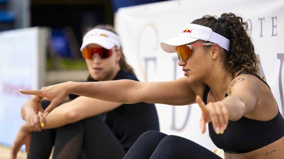 Anouk (left) and Zoé Vergé-Dépré are tackling their first World Championships together - and believe that the Swiss can also aim high