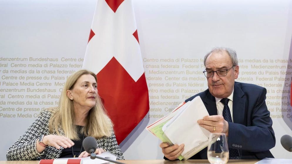 Wirtschaftsminister Guy Parmelin und Staatssekretärin Helene Budliger Artieda sind für Zollgespräche erneut nach Washington gereist. (Archivbild)