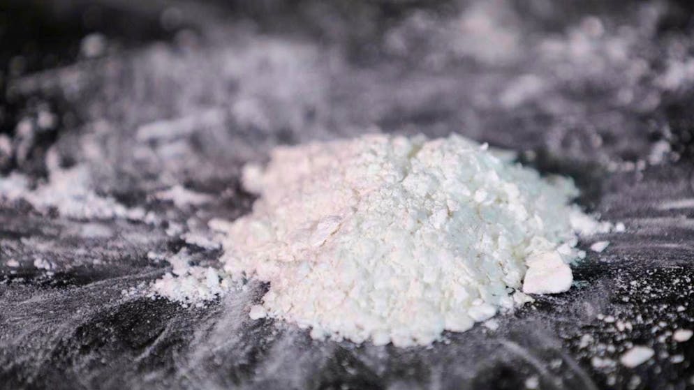 The public prosecutor's office in Bern has brought charges against two suspected cocaine traffickers. (symbolic image)